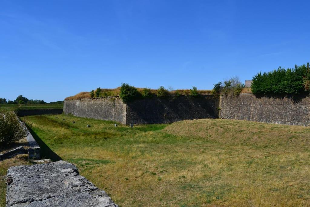 Вилла L'Escale Des Remparts Rocroi Экстерьер фото
